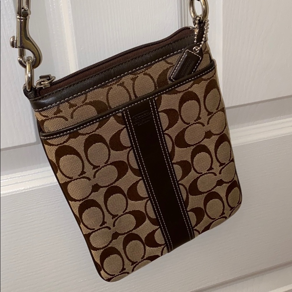 Authentic COACH crossbody/messenger bag- like new